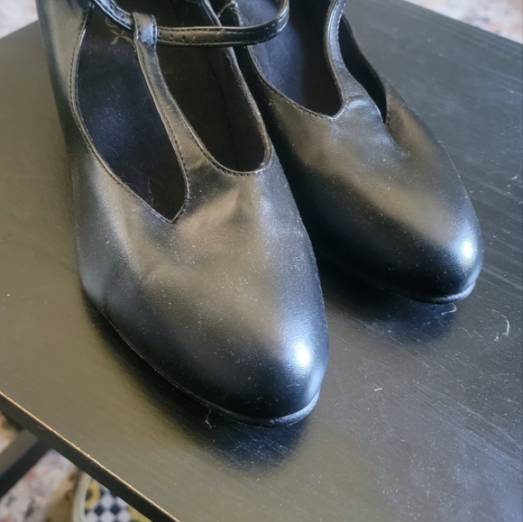 Nwot Capezio Character shoes - Picture 4 of 4